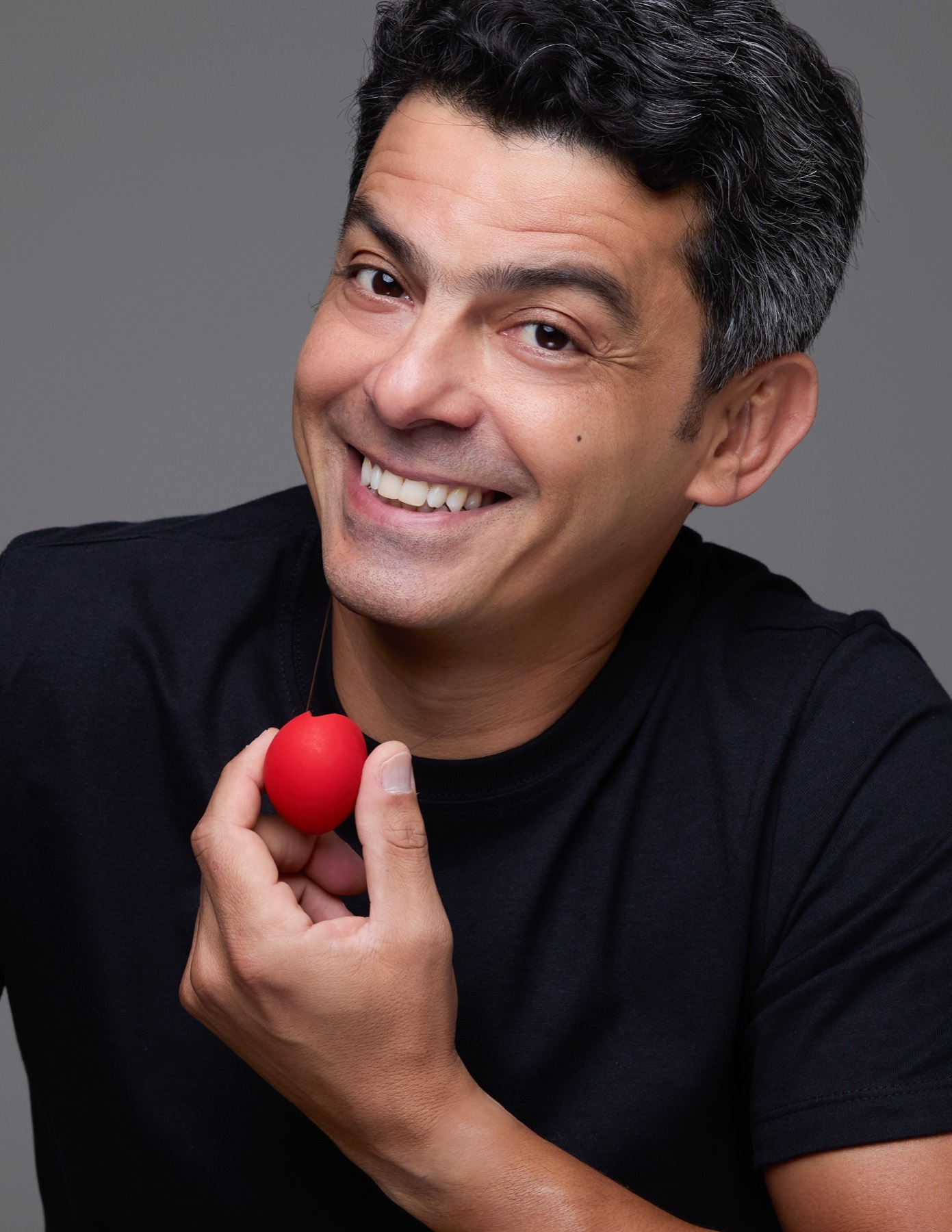 Ricardo com nariz vermelho